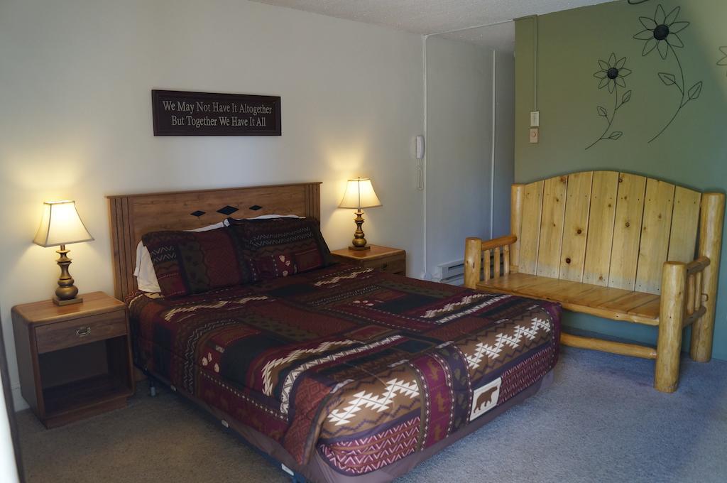 Canyon Lodge Motel Пангіч Номер фото