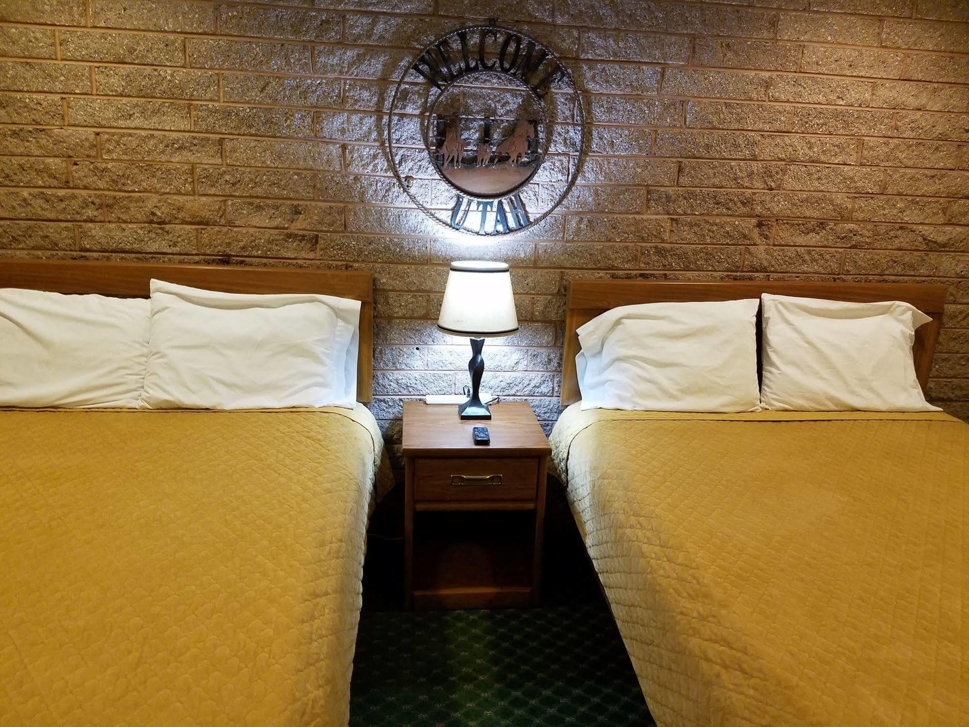 Canyon Lodge Motel Пангіч Екстер'єр фото